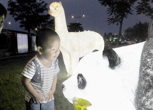 玻璃鋼發(fā)光動物雕塑美化山東濱州城市園林景觀